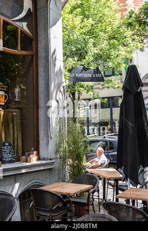 Saint Gilles, Brüssel, Belgien - 07 08 2019- Fassade und Terrasse des Restaurants im Jugendstil la Porteguse d'Eau Stockfoto