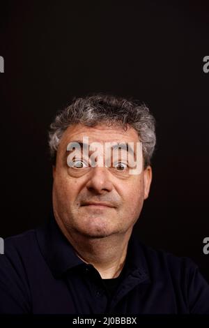 Potsdam, Deutschland. 17. März 2022. Gerd Nefzer, deutscher Spezialeffektkünstler, in einem Studio in Potsdam-Babelsberg. Quelle: Carsten Koall/dpa/Alamy Live News Stockfoto