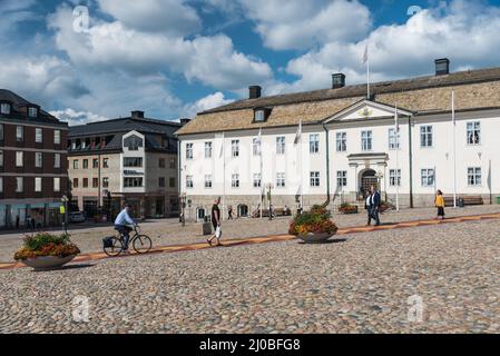 Falun, Dalarna - Schweden - 08 05 2019: Blick über das Rathaus und den Stadtplatz Stockfoto