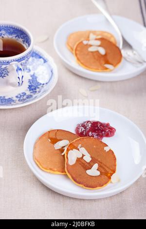 Kürbis Pfannkuchen mit Honig Stockfoto