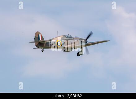 Headcorn, Kent Großbritannien - Juli 1. 2018 das Kampfflugzeug „The Hirm WW2“ fliegt auf einer Flugschau über Kent. Stockfoto
