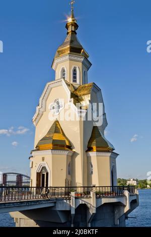 Nikolaikirche auf dem Wasser in Kiew Stockfoto