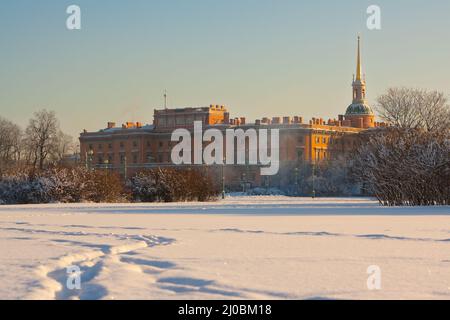 St. Petersburg, Mikhailovsky Schloss im Winter Stockfoto