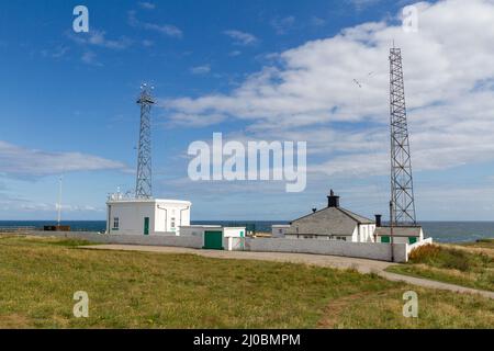 Nebelsignalstation (TA2570) in der Nähe des Flamborough Leuchtturms, Flamborough Head, East Yorkshire, Großbritannien. Stockfoto