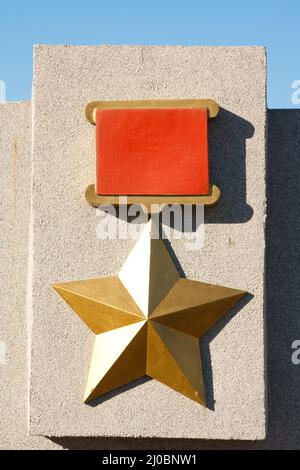Medaille Goldsterne Held der Sowjetunion auf einem Sockel in Petrosawodsk, Russland Stockfoto