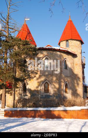 Spielplatzstruktur in Form einer alten Festung - Andersengrad, Sosnovy Bor, Leningrader Oblast, Russland Stockfoto