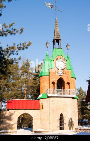 Spielplatzstruktur in Form einer alten Festung - Andersengrad, Sosnovy Bor, Leningrader Oblast, Russland Stockfoto