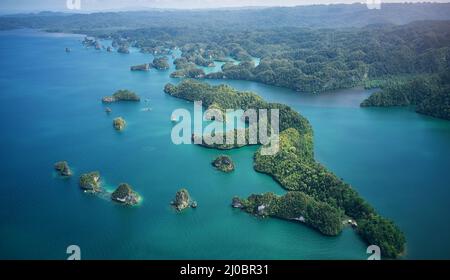 Die Aussicht war besser als alle anderen. High-Angle-Aufnahme der schönen Inseln Indonesiens. Stockfoto