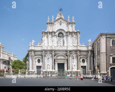 Piazza del Duomo in Catania mit der Kathedrale Santa Agatha in Catania auf Sizilien, Italien Stockfoto