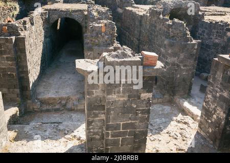 Überreste des römischen Amphitheaters auf der Piazza Stesicoro Stockfoto