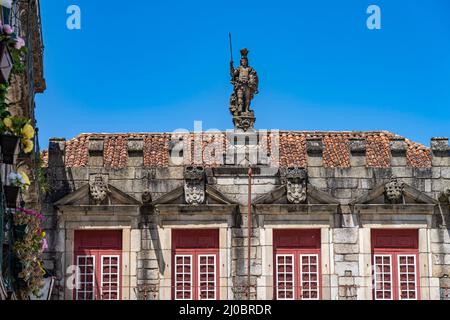 Das historische ehemalige Rathaus in der Altstadt von Guimaraes, Portugal, Europa | das historische ehemalige Rathaus in der Altstadt von Guimaraes, Po Stockfoto