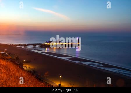 England, Dorset, Bournemouth, Bournmouth Beach und Pier at Dawn Stockfoto