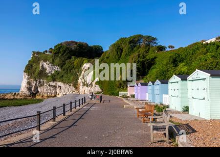 England, Kent, St.Margarets Bay, Beach und Beach Huts Stockfoto