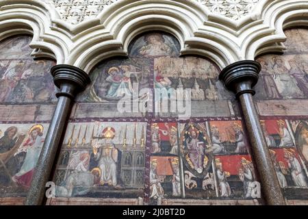 England, London, Westminster Abbey, Eingang zum Kapitelhaus, mittelalterliche Wandmalereien mit Szenen der Offenbarung an den heiligen Johannes den Divi Stockfoto