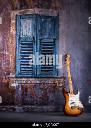 Sunburst stratocaster vor toskanischer Kulisse Stockfoto