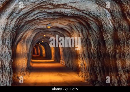 Tunnel unter dem Berg zwischen Rafailovici und Becici Montenegro Stockfoto