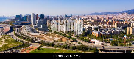 Luftaufnahme des Viertels Diagonal Mar, Barcelona Stockfoto