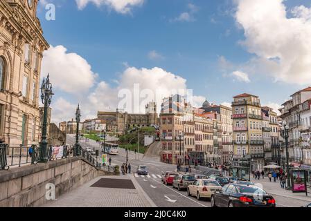 Anzeigen von Fassaden, Gasse und traditionelle Häuser in Porto Stockfoto