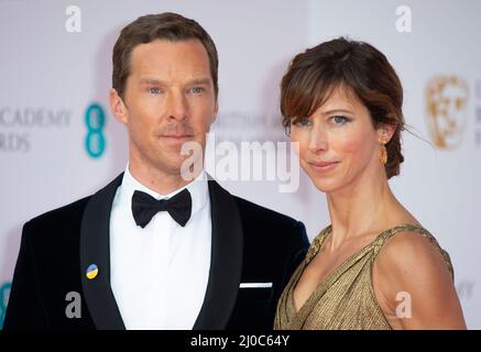 13.. März 2022, London, Großbritannien. Benedict Cumberbatch und Sophie Hunter bei der Verleihung der EE British Academy Film Awards in der Royal Albert Hall, London. Cr Stockfoto