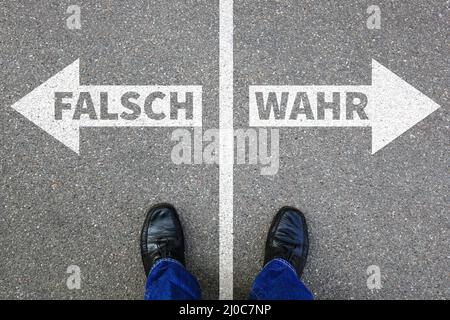 Wahr Falsch Wahrheit Lüge Fälschung Nachrichten Fakten Zweifel Stockfoto