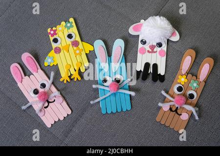 Einfaches Basteln für Kinder. Projekt der Kinder Kreativität, Kunsthandwerk Stockfoto