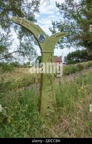 National Cycle Network Markerposten auf Route Nr. 1 in Ravenscar, Yorkshire, Großbritannien. Stockfoto