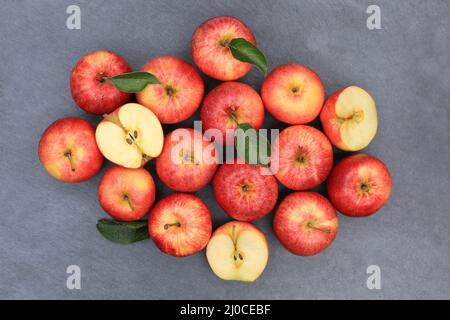 Äpfel Apfel rote Früchte Schiefer Früchte von oben Stockfoto