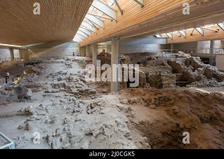 Santorini, Griechenland - 18. September 2020: Ausgrabungen in der prähistorischen Stadt Akrotiri in Santorini, Griechenland Stockfoto