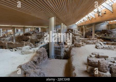 Santorini, Griechenland - 18. September 2020: Ausgrabungen in der prähistorischen Stadt Akrotiri in Santorini, Griechenland Stockfoto