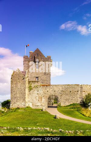 Dunguaire Castle Castle Castle Tower Irland Portrait Reise Mittelalter Stockfoto