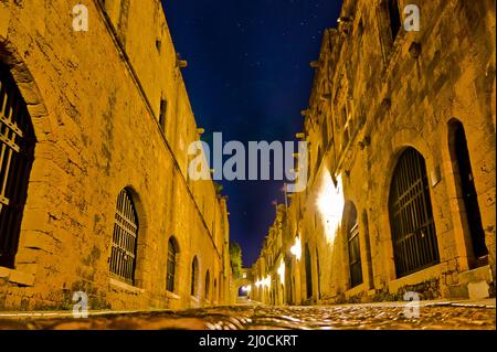 Rhodos Altstadt bei Nacht, Ritterstraße, Griechenland Stockfoto