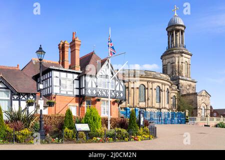 Quarry Lodge vor den Toren des Quarry Parks und der St. Chads Kirche oder St. Chad's mit St. Mary's Kirche Shrewsbury Shropshire England GB Europa Stockfoto