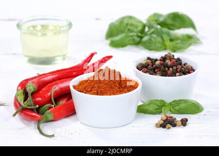 Gewürze Zutaten zum Kochen Paprikapulver rote Paprikaschoten Stockfoto