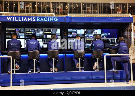 Sakhir, Bahrain. 18. März 2022. Williams Racing Boxenportal. 18.03.2022. Kredit: XPB Images Ltd/Alamy Live News Stockfoto