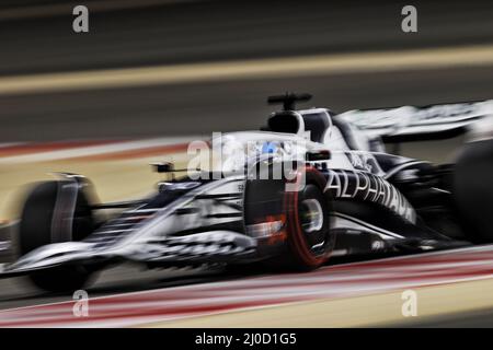 Sakhir, Bahrain. 18. März 2022. Pierre Gasly (FRA) AlphaTauri AT03. Großer Preis von Bahrain, Freitag, 18.. März 2022. Sakhir, Bahrain. Quelle: James Moy/Alamy Live News Stockfoto