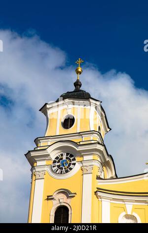 Die ehemalige Klosterkirche und die heutige Basilika St. Michael in Mondsee, Salzkammergut, Oberösterreich Stockfoto