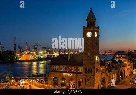 Freie und Hansestadt Hamburg - St. Pauli Piers. Stockfoto