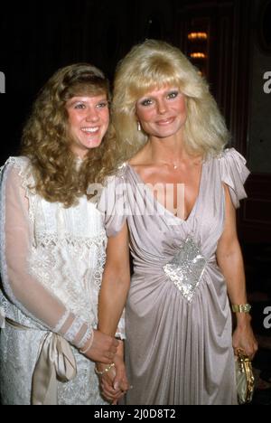 Loni Anderson und Tochter Deidra Hoffman um die 1980er Jahre Credit: Ralph Dominguez/MediaPunch Stockfoto