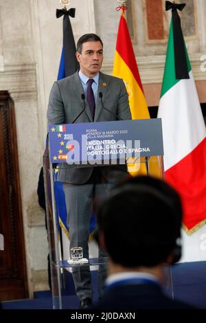 Rom, Italien. 18. März 2022. Der spanische Premierminister Pedro Sanchez während eines Treffens in Italien, Spanien, Portugal und Griechenland in der Villa Madama. Rome (Italien), März 18. 2022Photo Samantha Zucchi Insidefoto Credit: Insidefoto srl/Alamy Live News Stockfoto