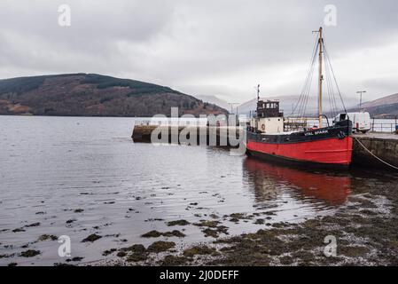 Inverary Argyll mit Blick auf das ruhige Wasser von Loch Fyne Stockfoto