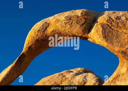 Mobius Arch, Alabama Hills Recreation Area, Bishop District Bureau of Land Management, Kalifornien Stockfoto