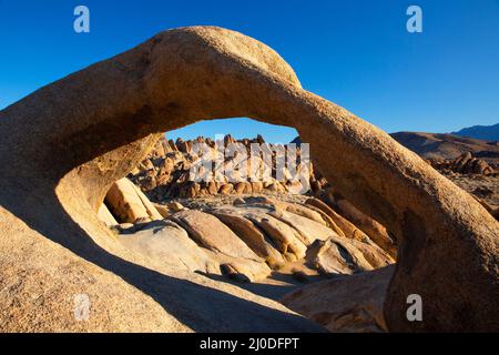 Mobius Arch, Alabama Hills Recreation Area, Bishop District Bureau of Land Management, Kalifornien Stockfoto