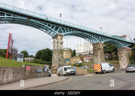 Die Cliff Bridge (früher Spa Bridge) wurde 1827 in Scarborough, einem Badeort an der Nordsee in North Yorkshire, Großbritannien, fertiggestellt Stockfoto