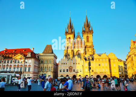 PRAG - 28. AUGUST: Altstadtplatz mit Menschen am 28. August Stockfoto