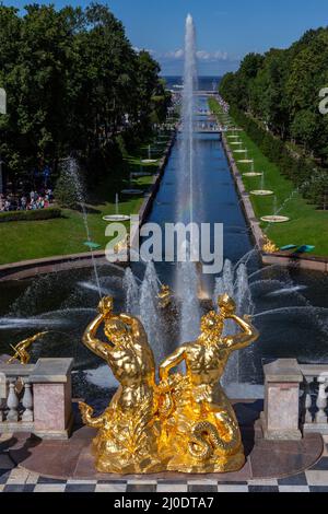 Samson-Brunnen im Schloss Peterhof Stockfoto