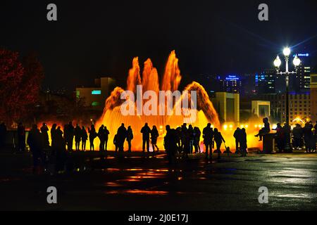 Magischen Brunnen von Montjuic in Barcelona bei Nacht Stockfoto