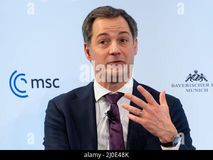 München, Deutschland. 20.. Februar 2022. Alexander De Croo, Ministerpräsident von Belgien, spricht auf einer Konferenz. Quelle: Sven Hoppe/dpa/Alamy Live News Stockfoto