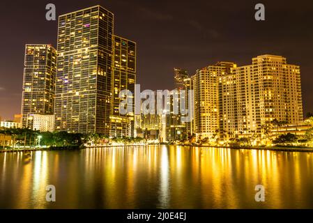 Nachtansicht der Brickel Key Buildings in Miami Stockfoto