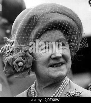 Königin Elizabeth die Königin Mutter Nordosten besucht Königin Elizabeth die Königin Mutter besucht Newcastle 16. April 1980 Stockfoto