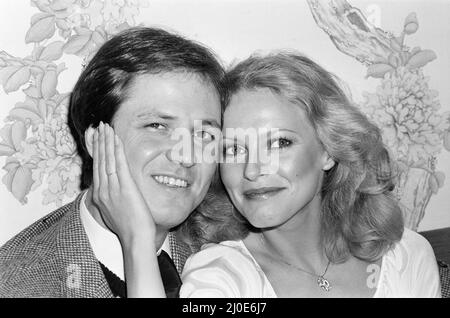 Cheryl Ladd, amerikanische Schauspielerin, die Kris Munroe in der Fernsehserie Charlie's Angels spielt, fotografiert mit Ehemann David im Berkeley Hotel, Knightsbridge, London, 5.. Mai 1978. Sie ist in London für einen Gastauftritt auf der Muppet Show. Stockfoto